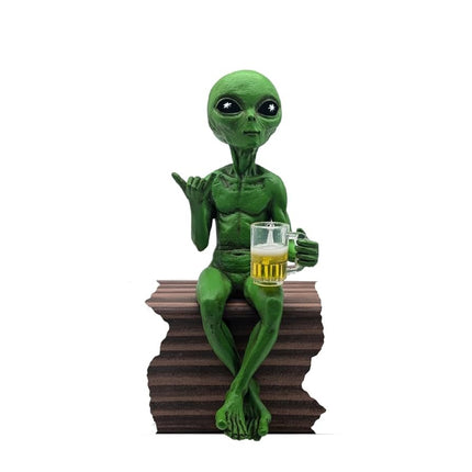 🛸 Beer Me Up – Alien Drinking Buddy Statue