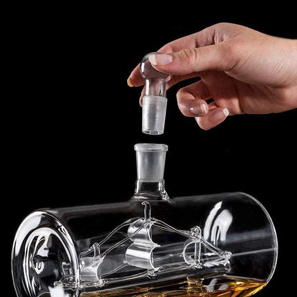 The Captain’s Decanter™ + 4 Glasses
