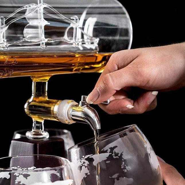 The Captain’s Decanter™ + 4 Glasses