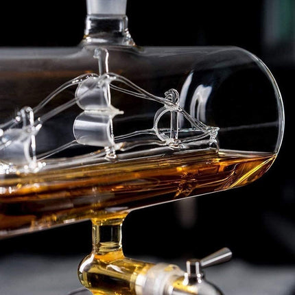 The Captain’s Decanter™ + 4 Glasses